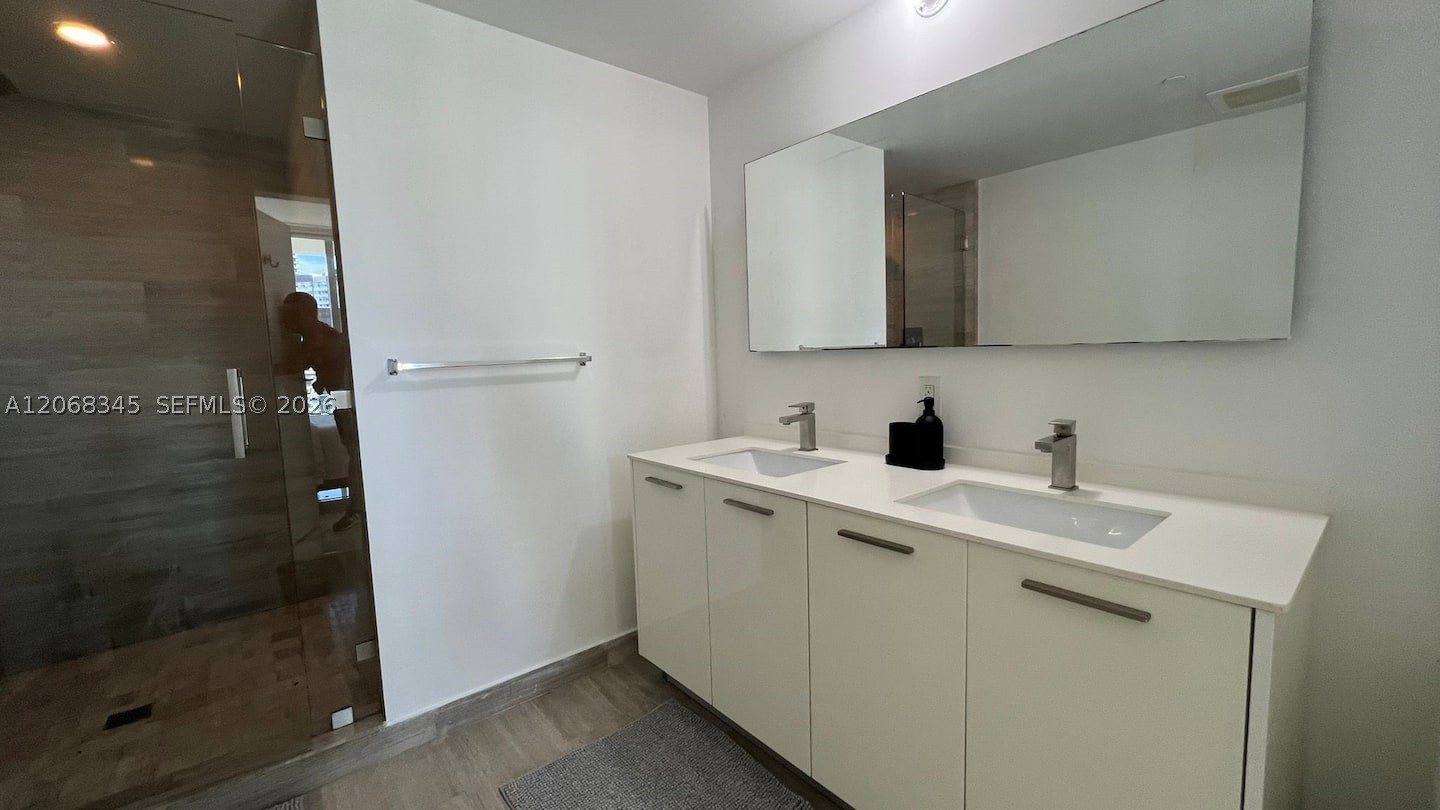 1300 Brickell Bay Dr #3400, Miami FL 33131