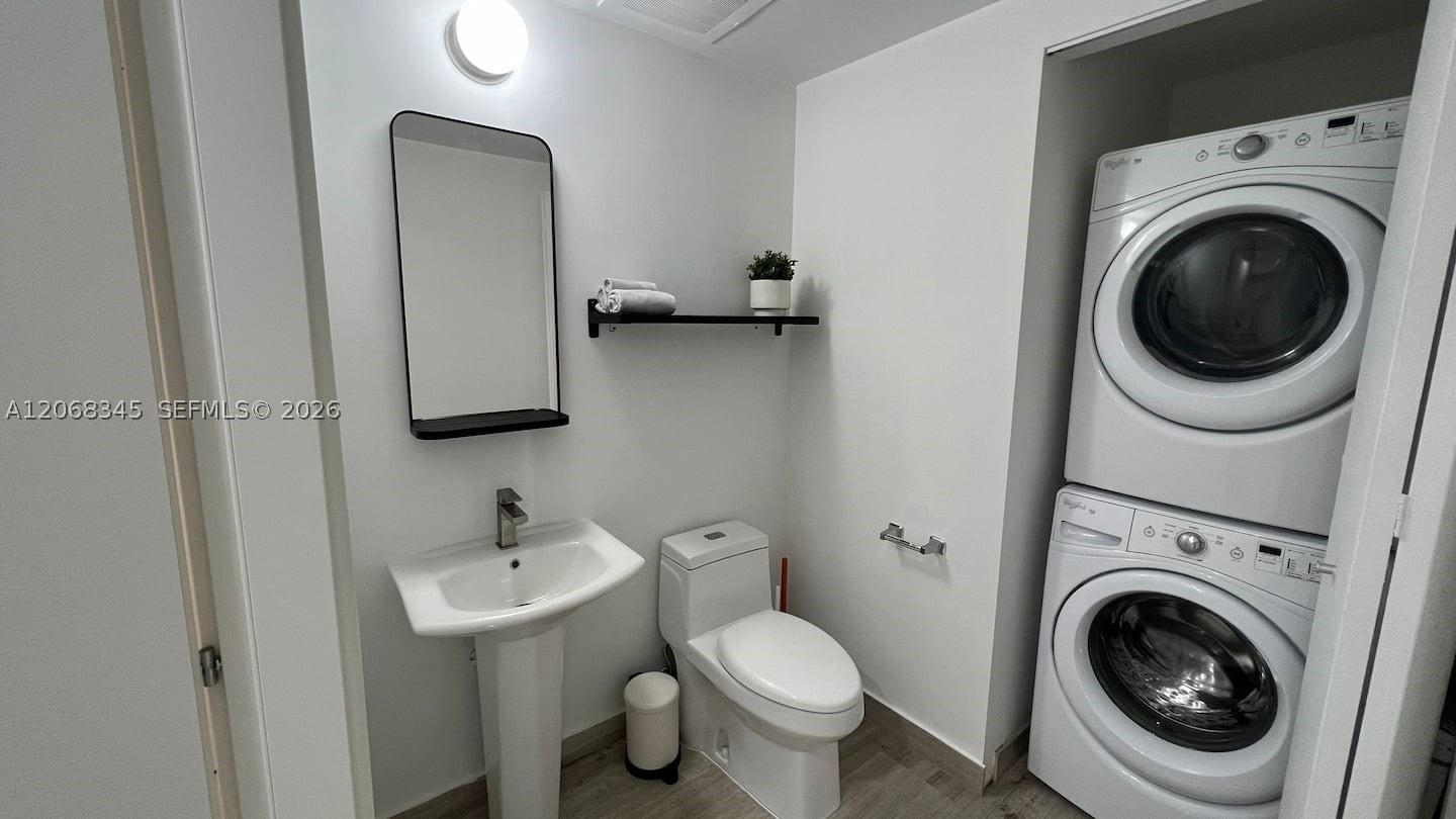 1300 Brickell Bay Dr #3400, Miami FL 33131