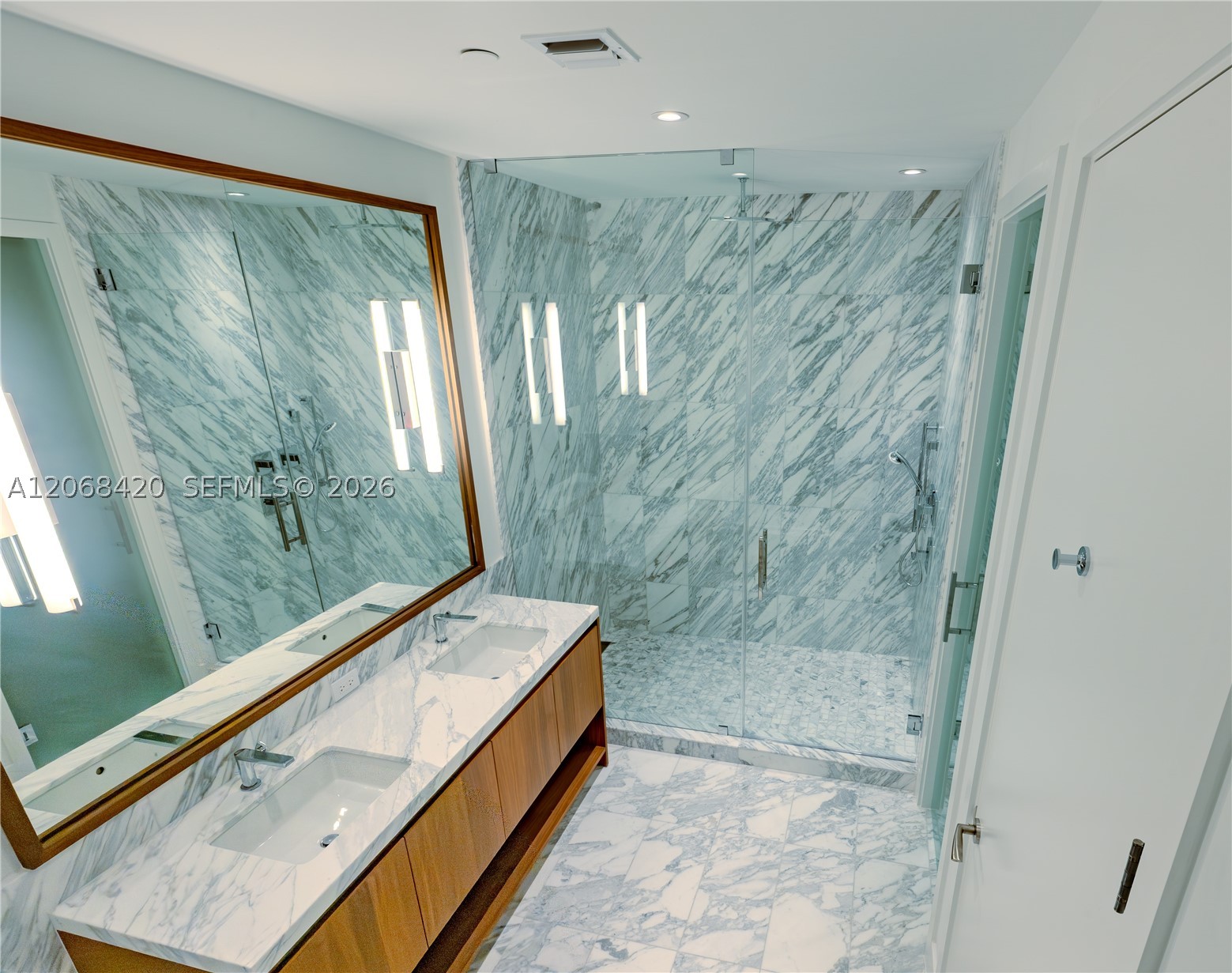 175 SE 25th Rd #1002, Miami FL 33129