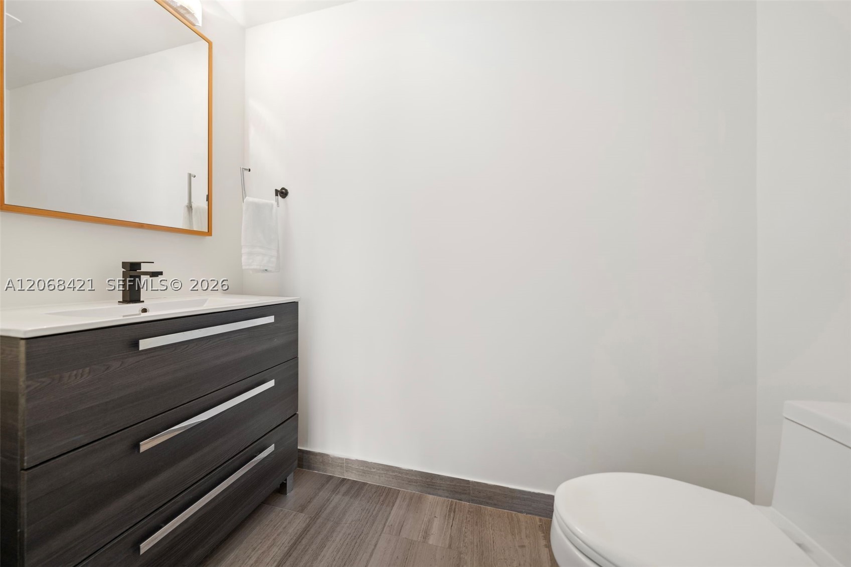 1300 Brickell Bay Dr #3501, Miami FL 33131