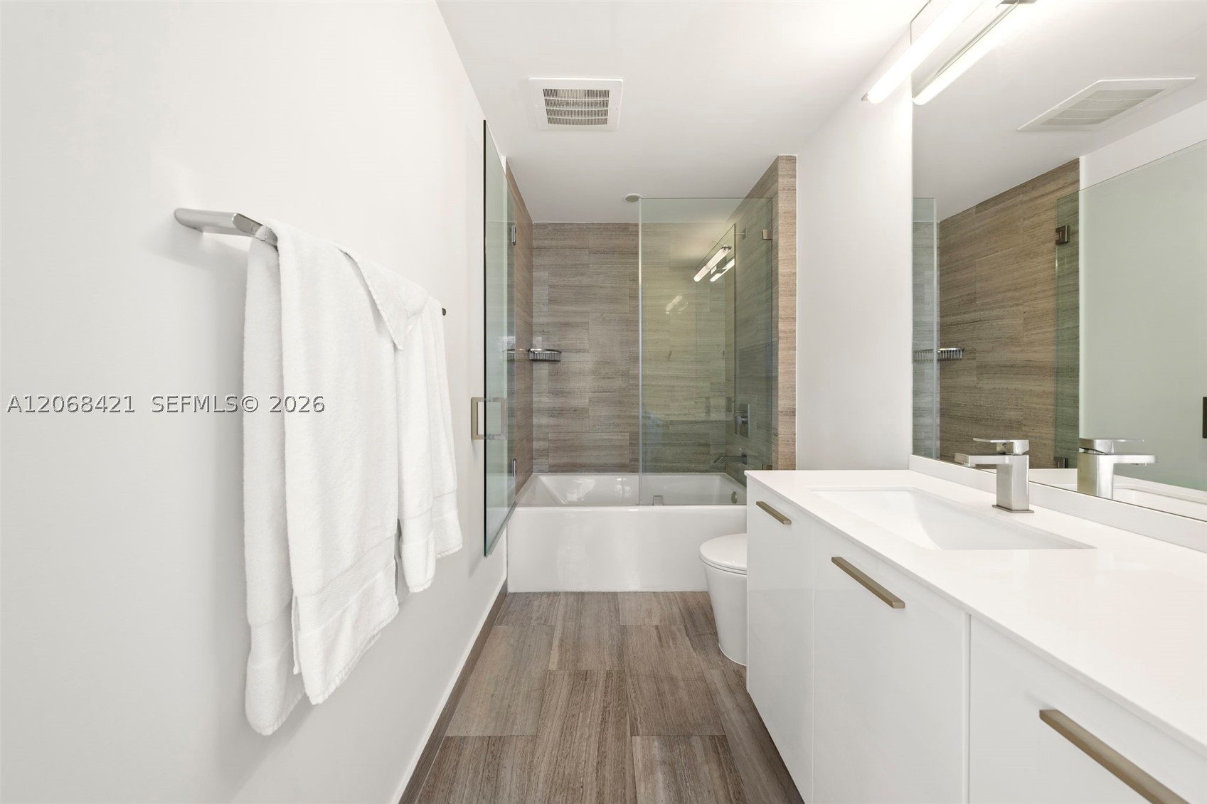 1300 Brickell Bay Dr #3501, Miami FL 33131