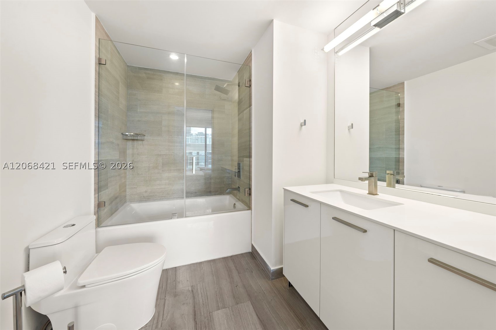 1300 Brickell Bay Dr #3501, Miami FL 33131