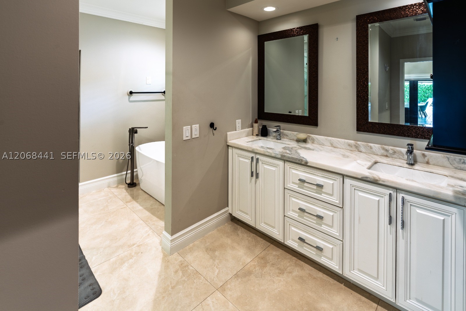 15600 NW 82nd Ct, Miami Lakes FL 33016
