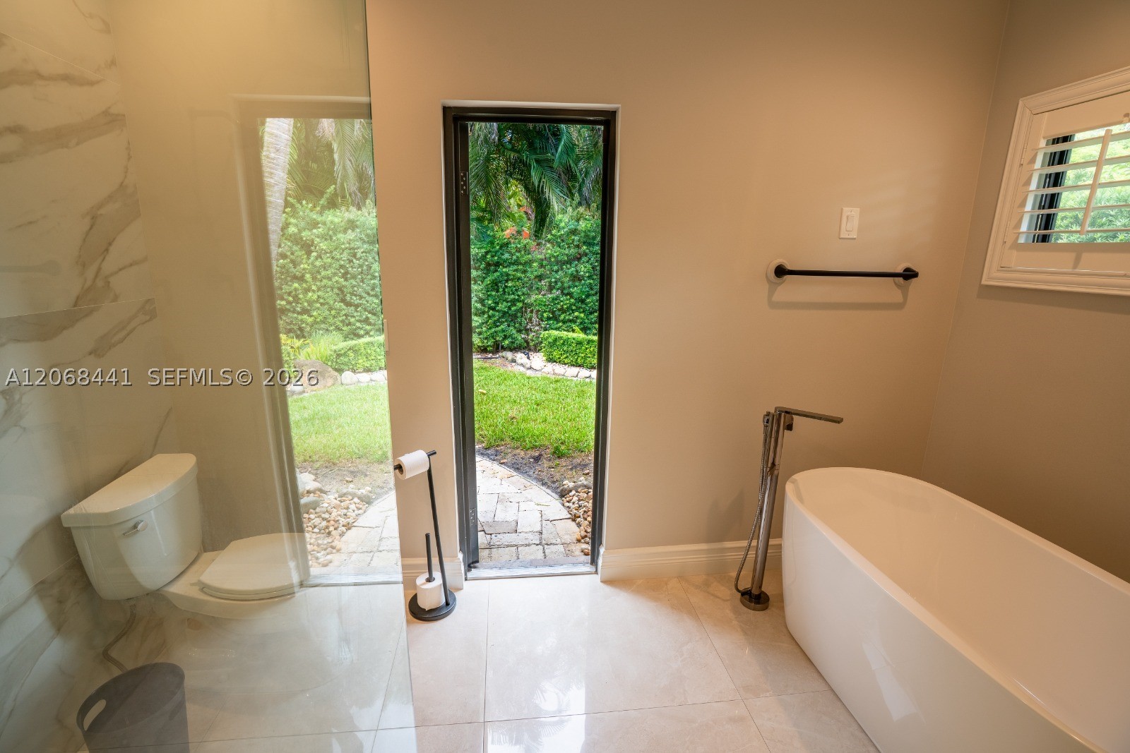 15600 NW 82nd Ct, Miami Lakes FL 33016