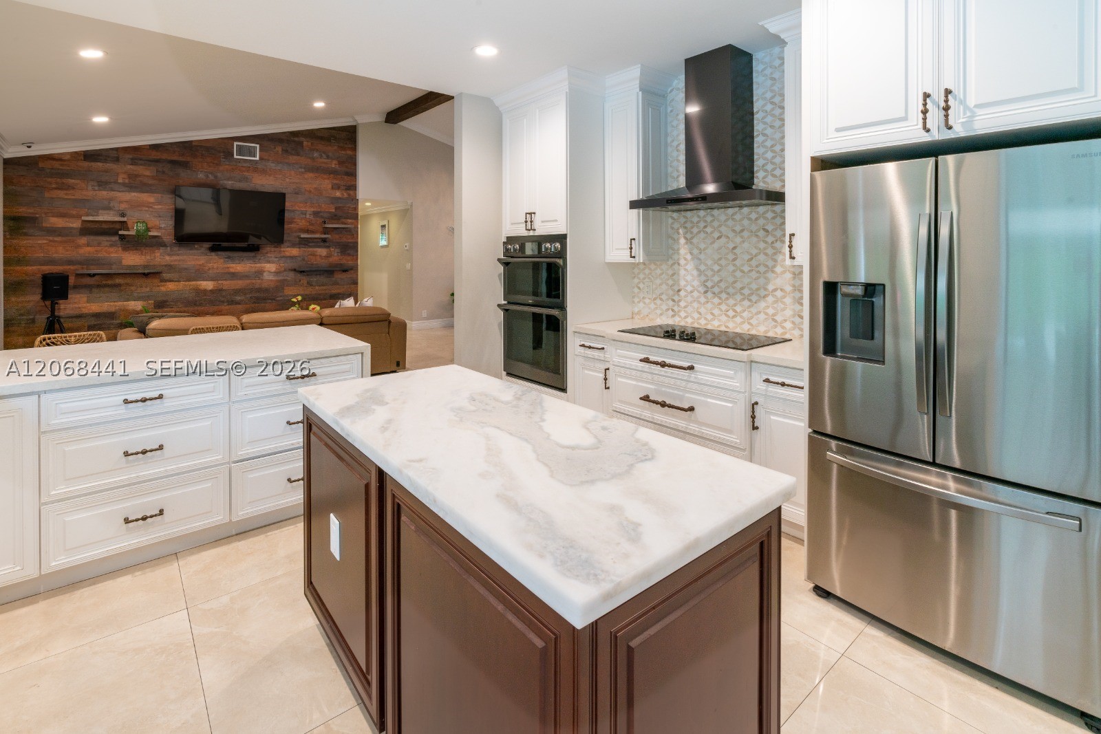 15600 NW 82nd Ct, Miami Lakes FL 33016