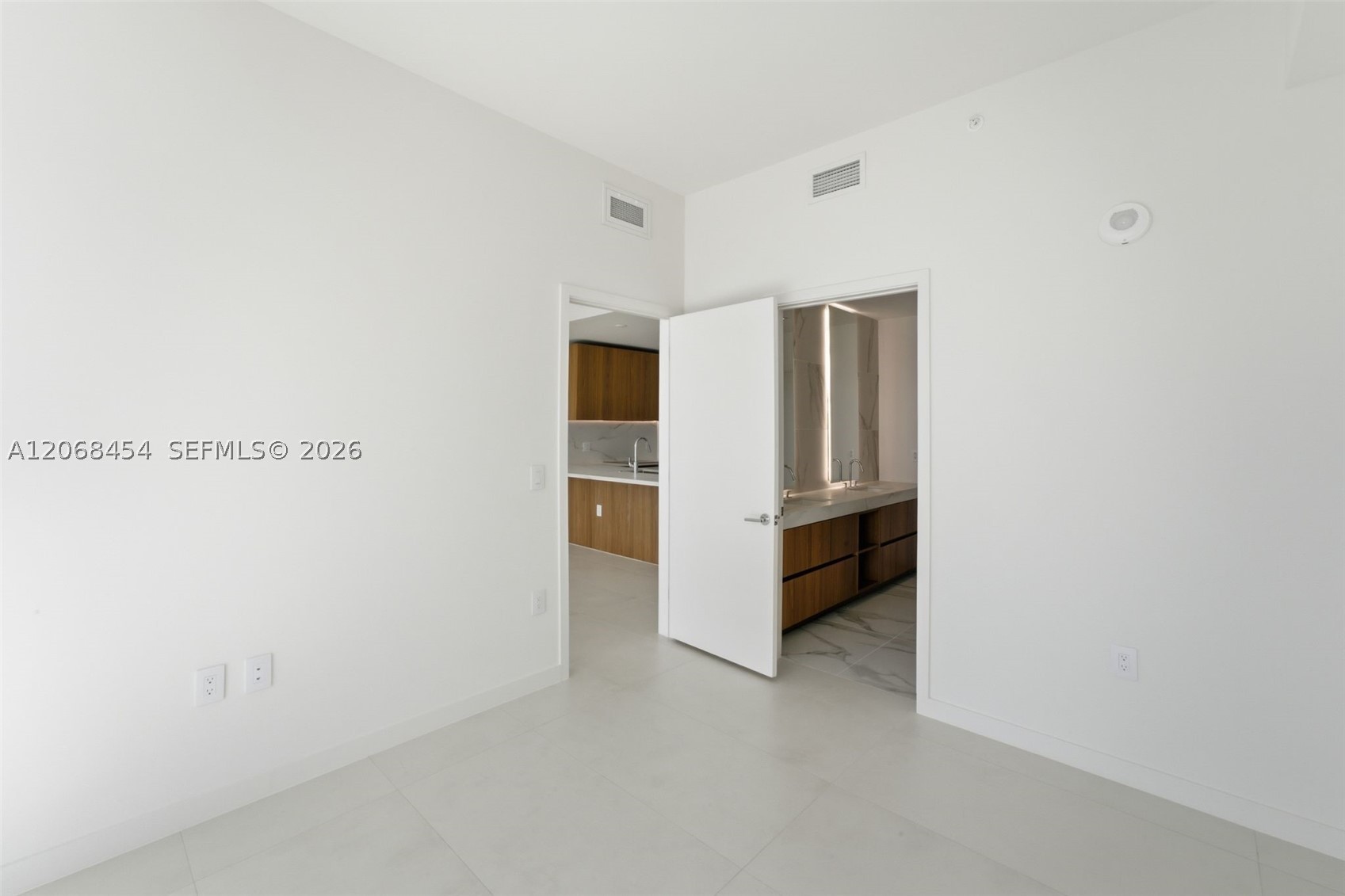 1400 Biscayne Blvd. #3004, Miami FL 33132