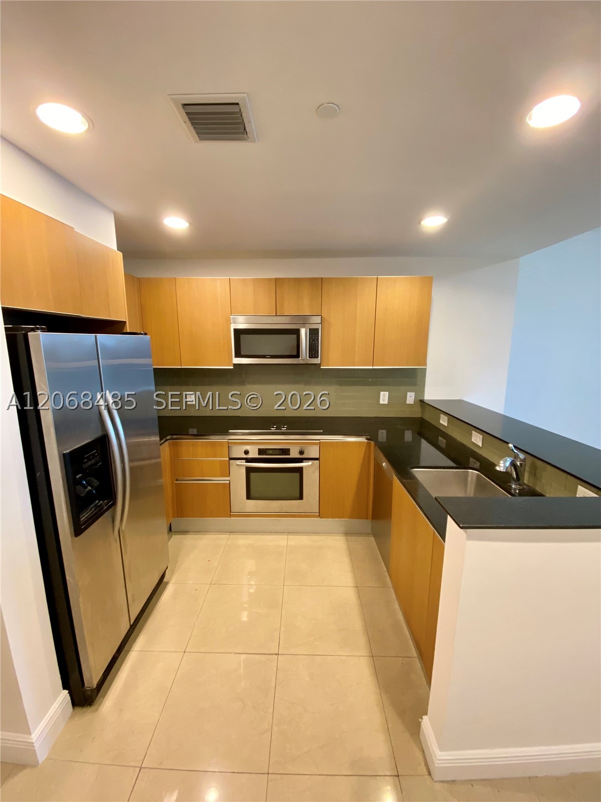 1060 Brickell Ave #1413, Miami FL 33131