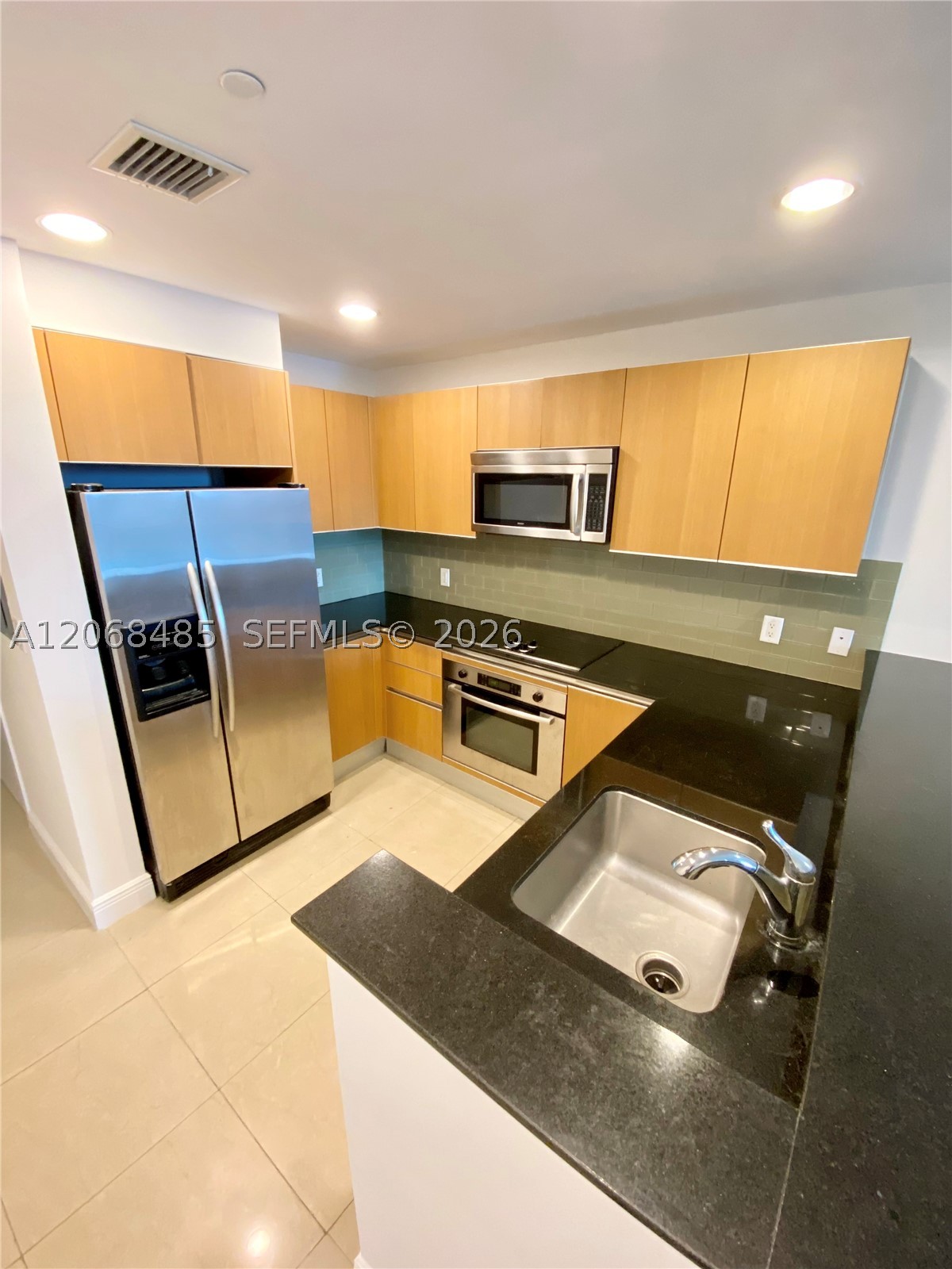 1060 Brickell Ave #1413, Miami FL 33131