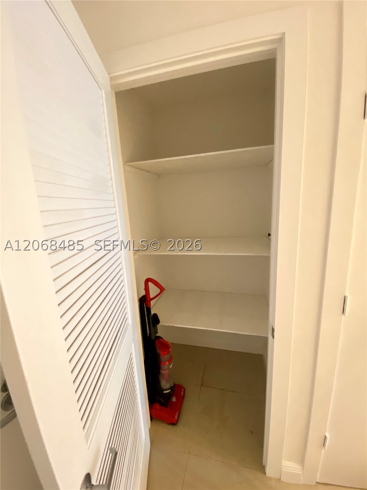 1060 Brickell Ave #1413, Miami FL 33131