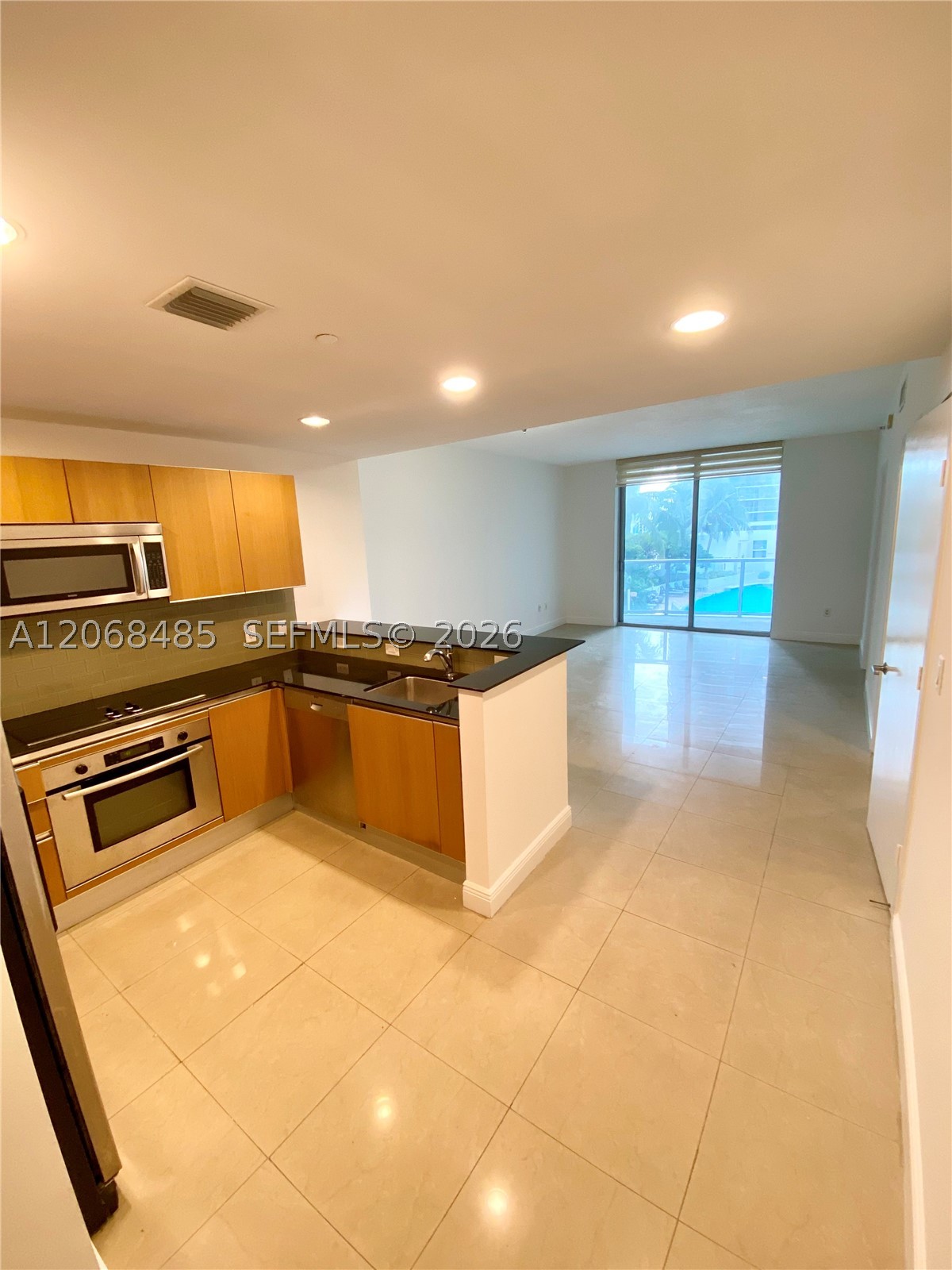 1060 Brickell Ave #1413, Miami FL 33131