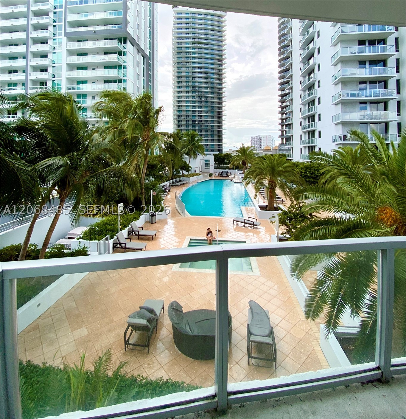 1060 Brickell Ave #1413, Miami FL 33131