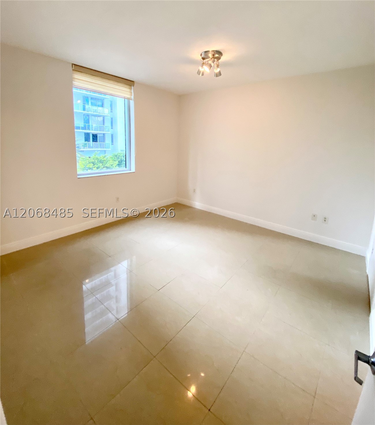 1060 Brickell Ave #1413, Miami FL 33131