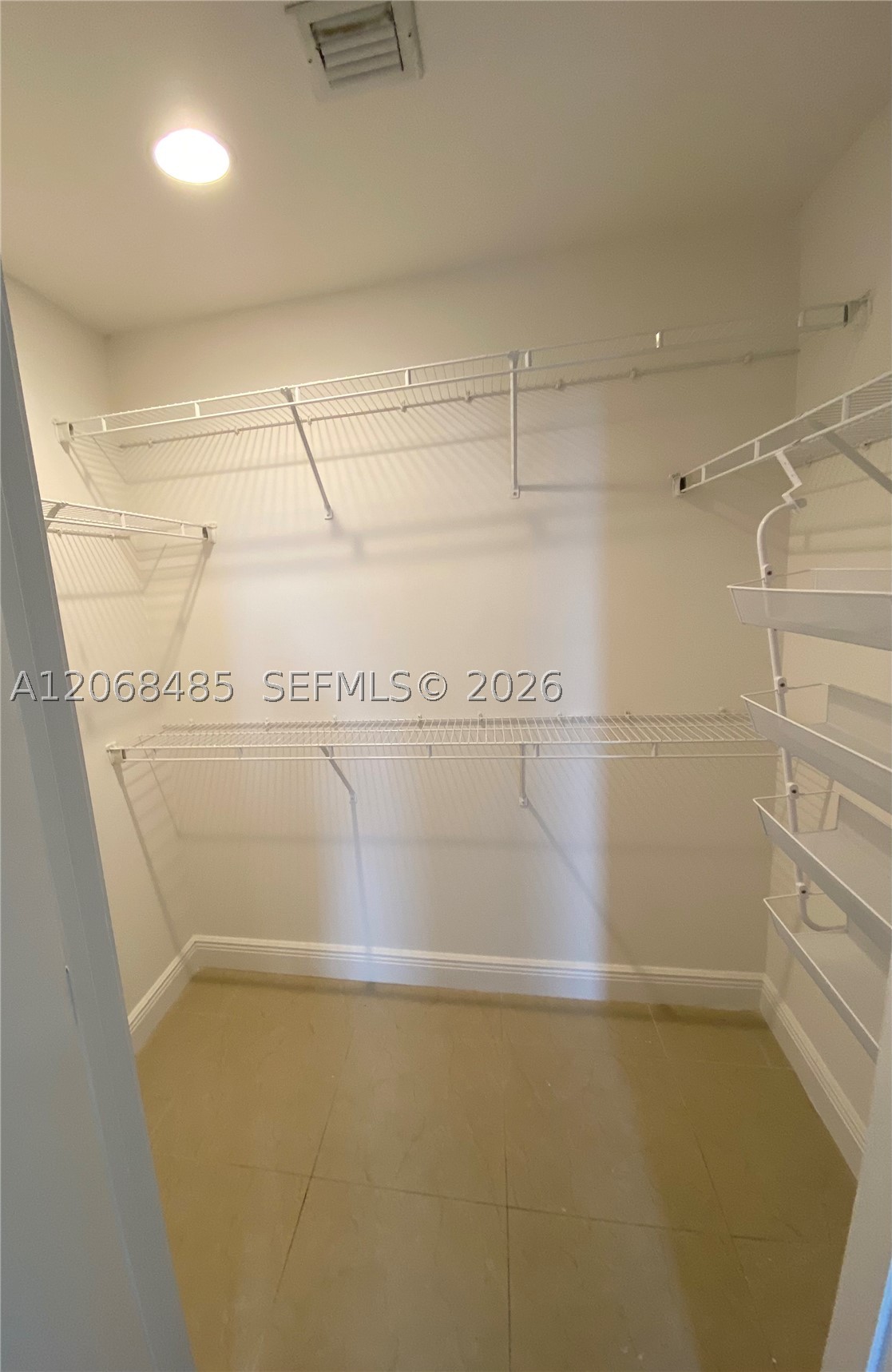 1060 Brickell Ave #1413, Miami FL 33131