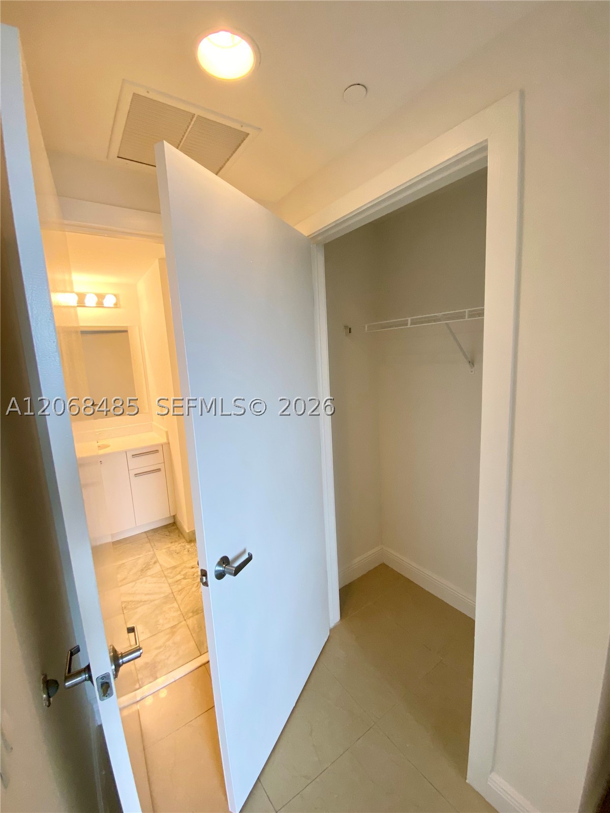 1060 Brickell Ave #1413, Miami FL 33131