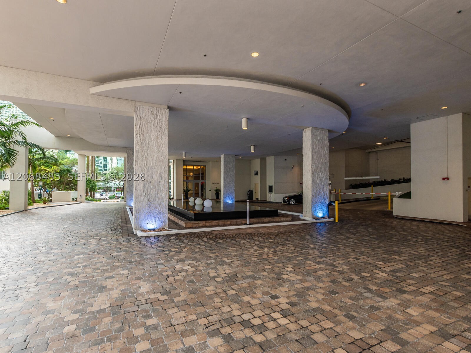 1060 Brickell Ave #1413, Miami FL 33131