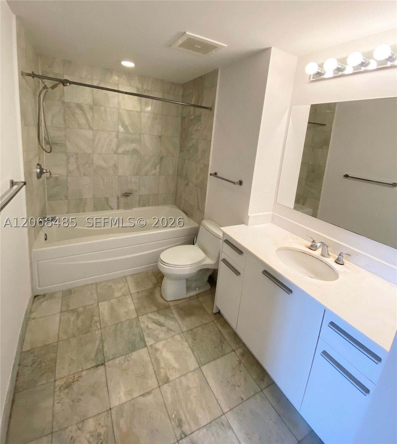 1060 Brickell Ave #1413, Miami FL 33131