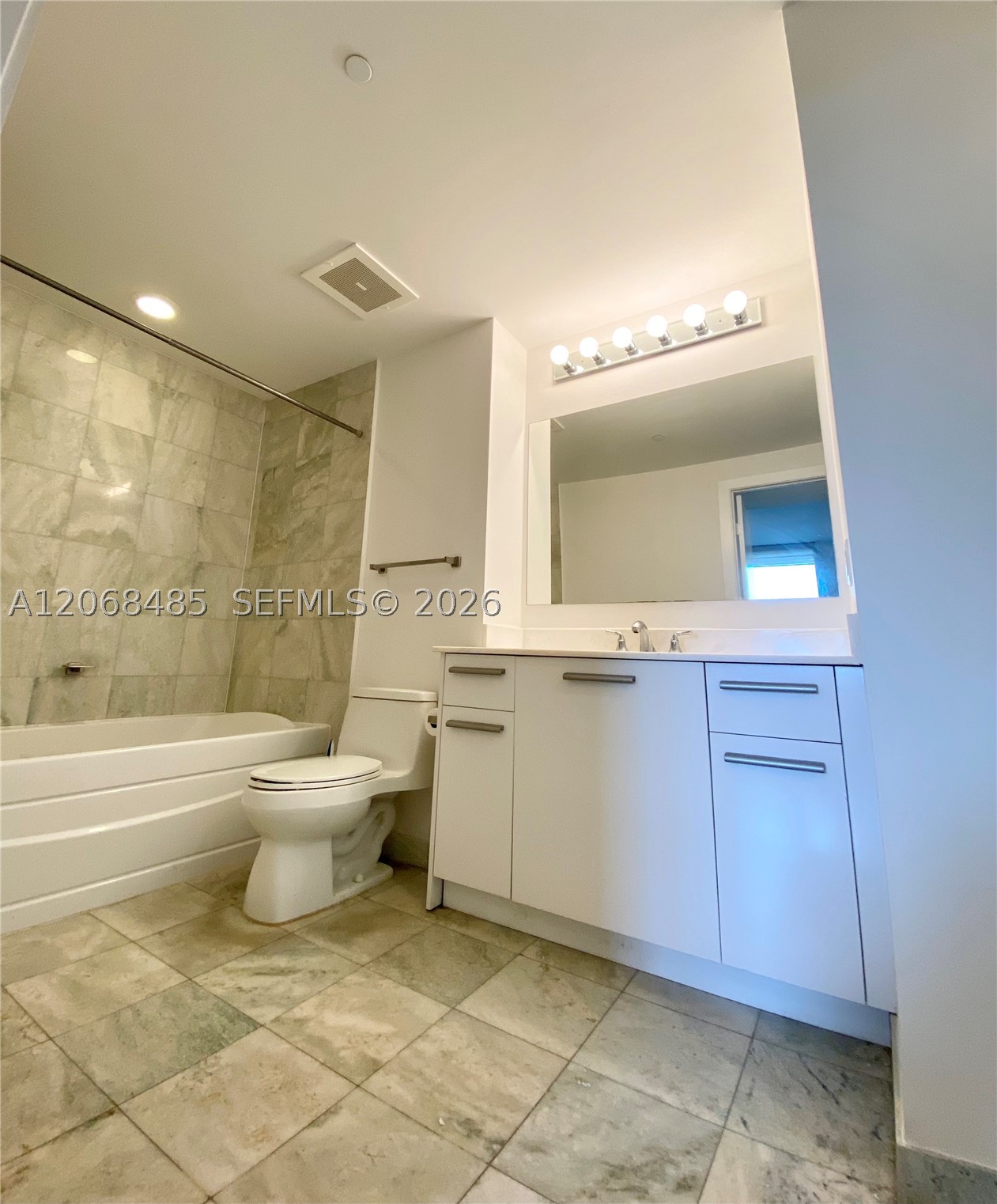1060 Brickell Ave #1413, Miami FL 33131