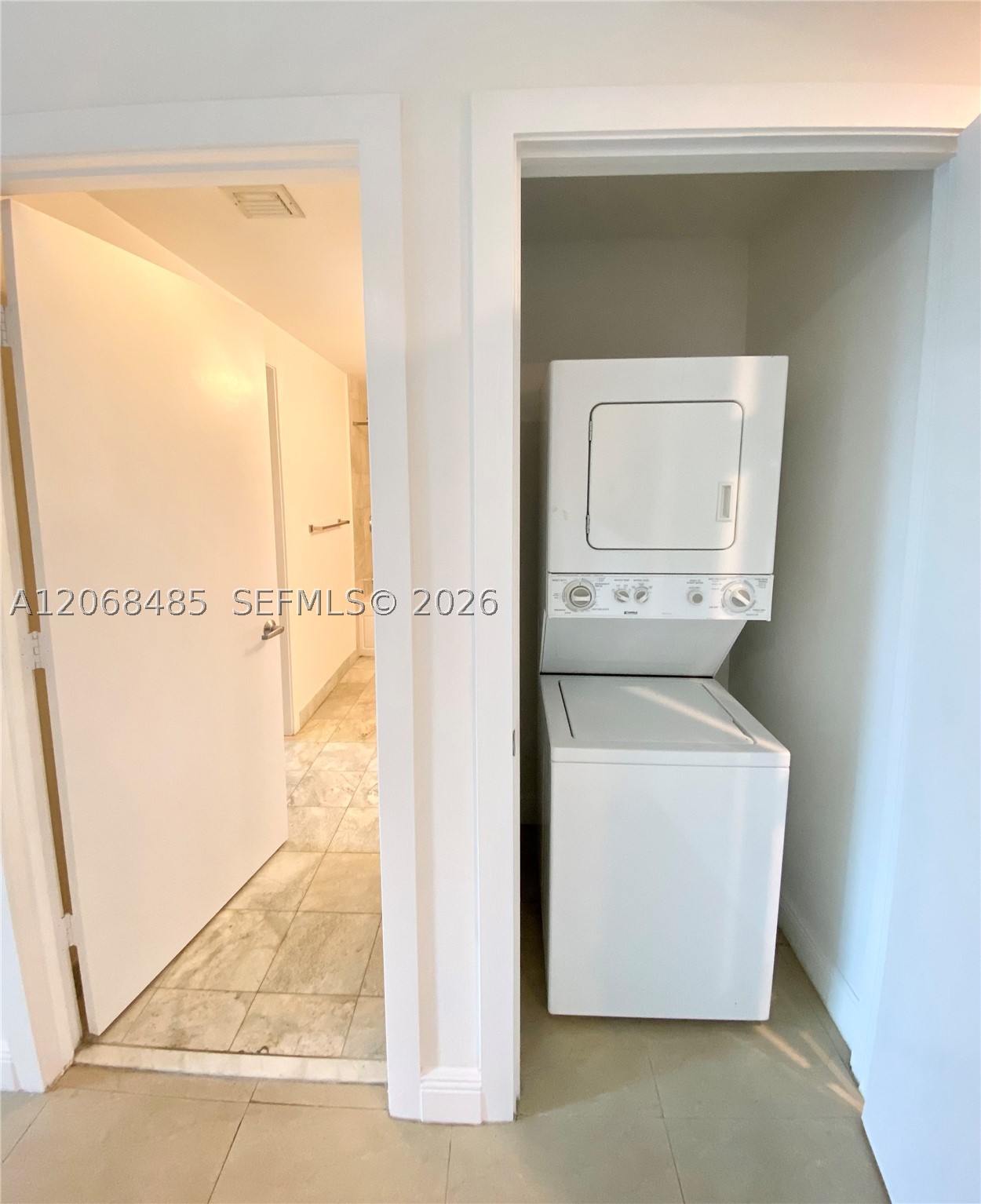 1060 Brickell Ave #1413, Miami FL 33131