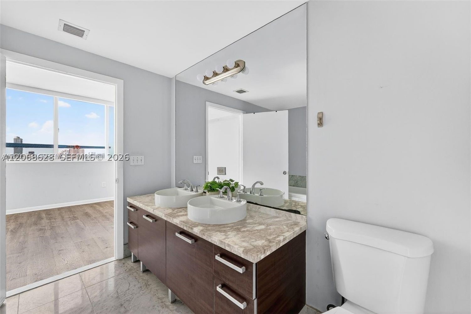 244 Biscayne Blvd #3702, Miami FL 33132
