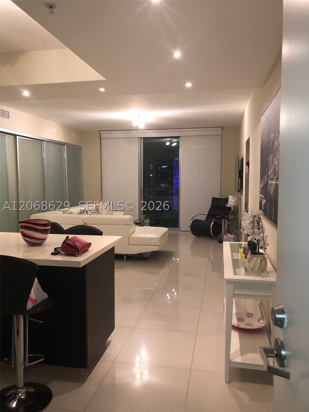90 SW 3rd St #3802, Miami FL 33130
