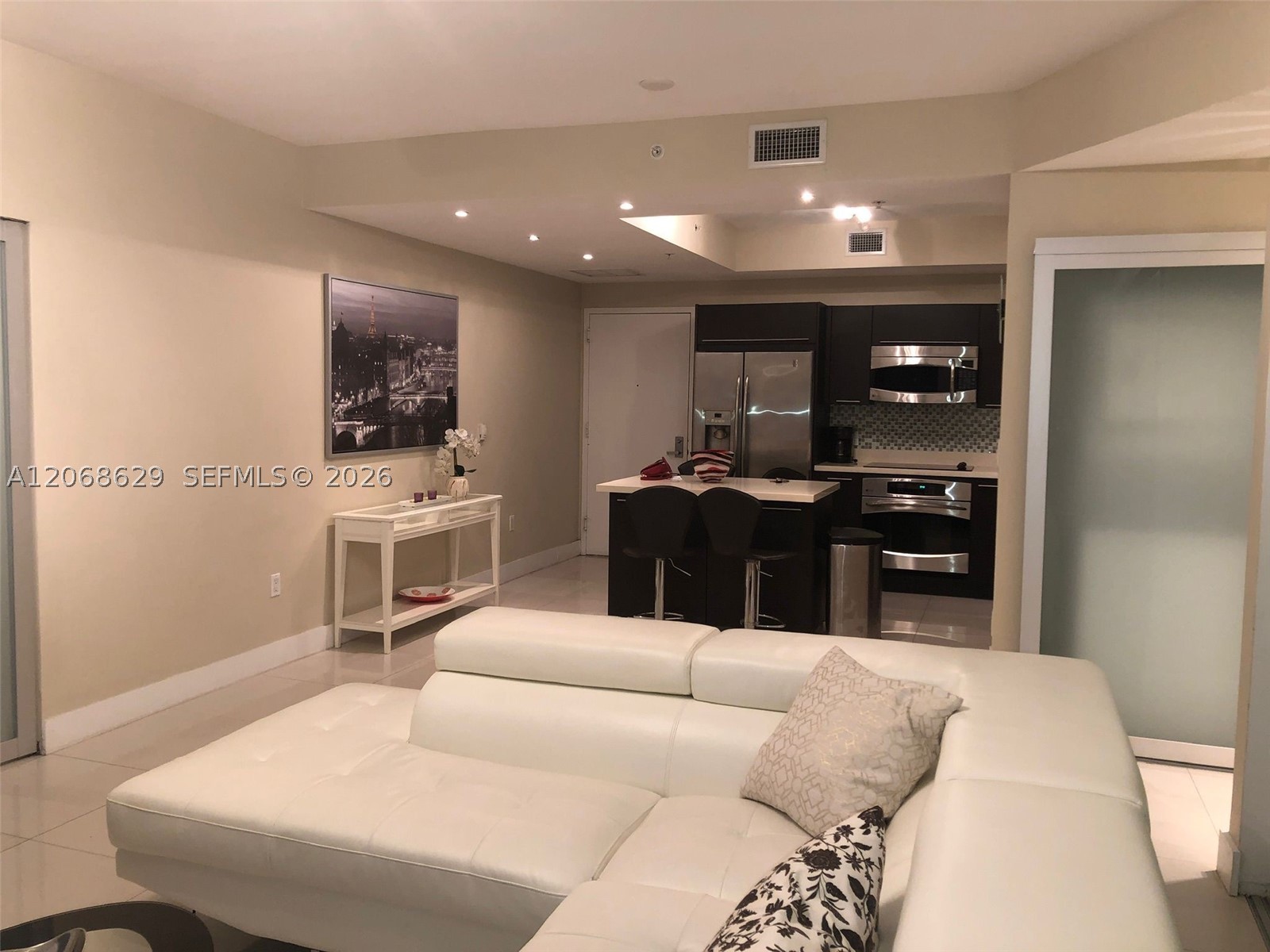 90 SW 3rd St #3802, Miami FL 33130