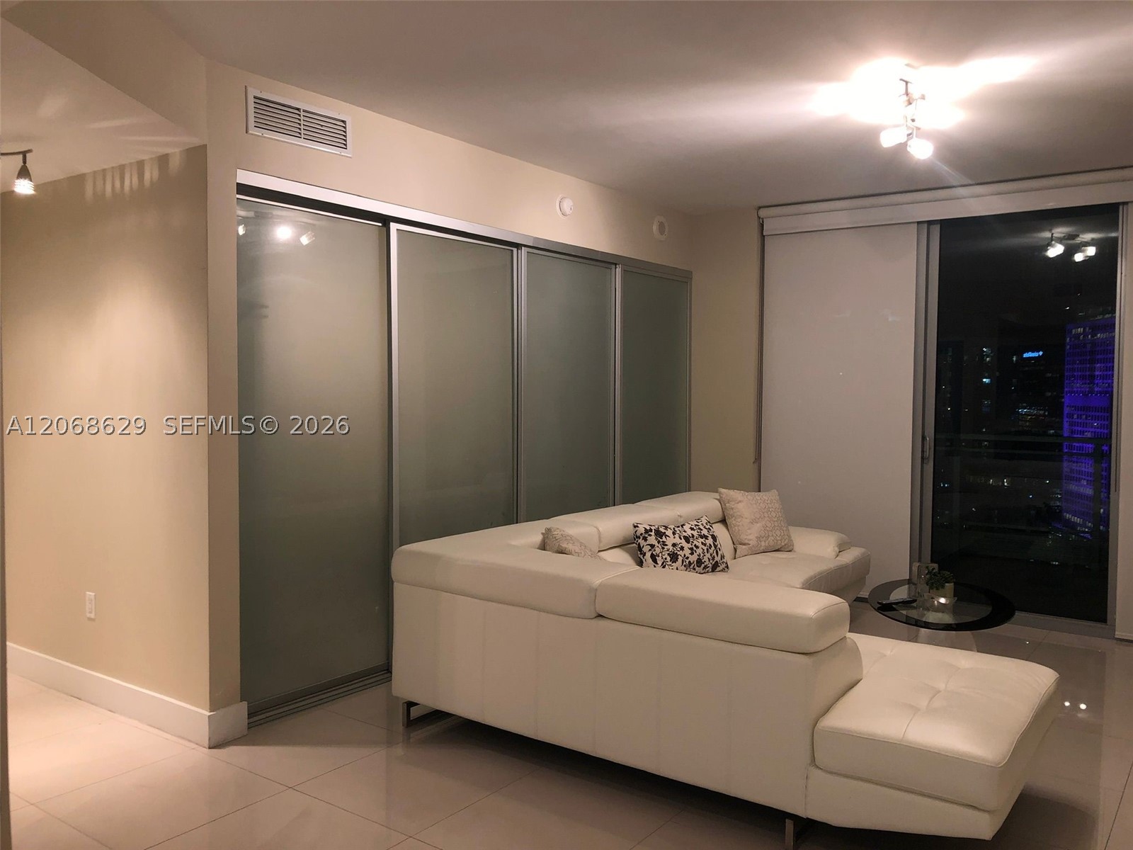 90 SW 3rd St #3802, Miami FL 33130
