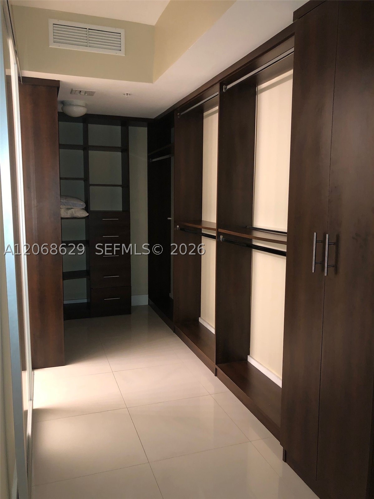 90 SW 3rd St #3802, Miami FL 33130
