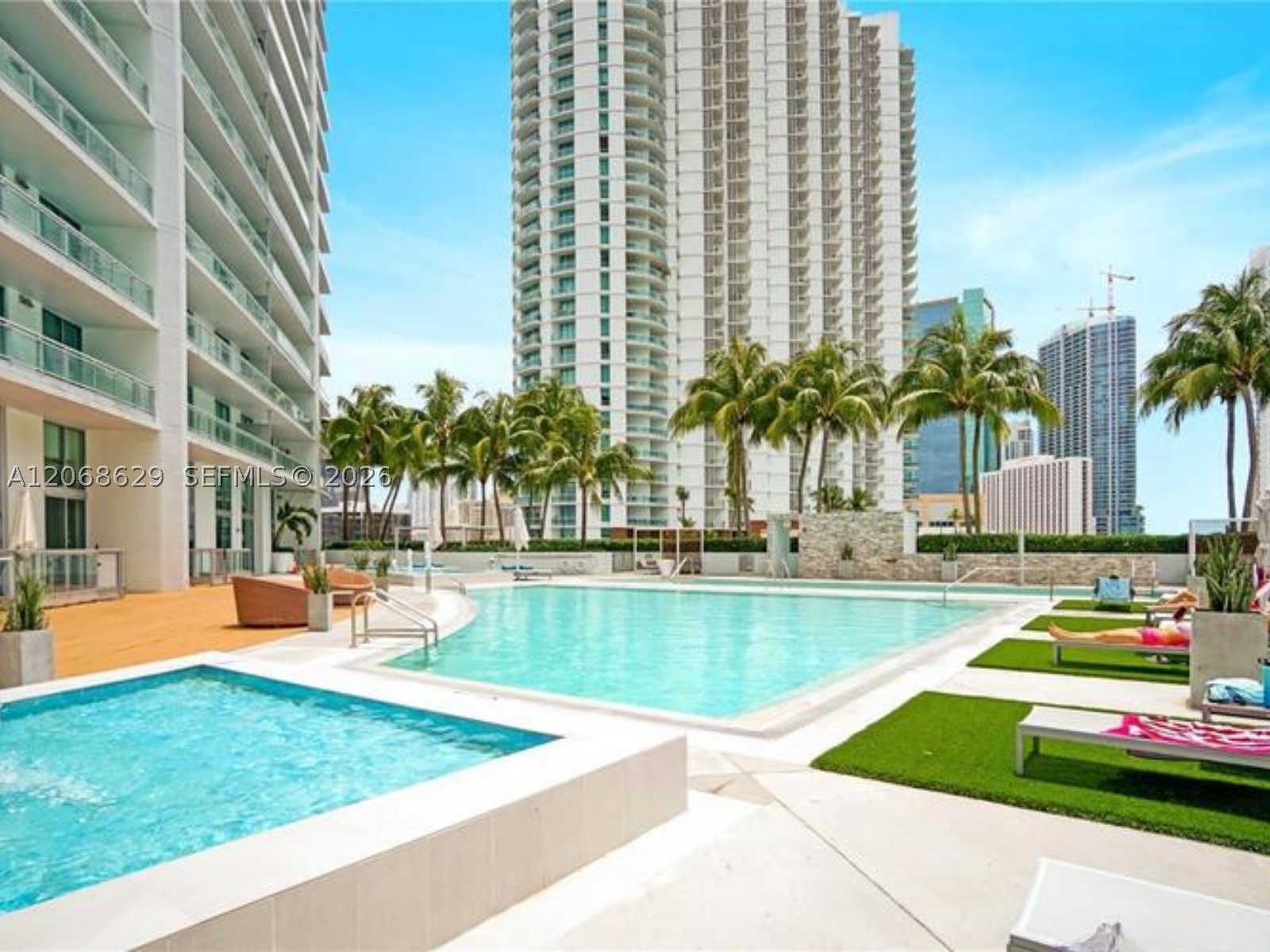 90 SW 3rd St #3802, Miami FL 33130