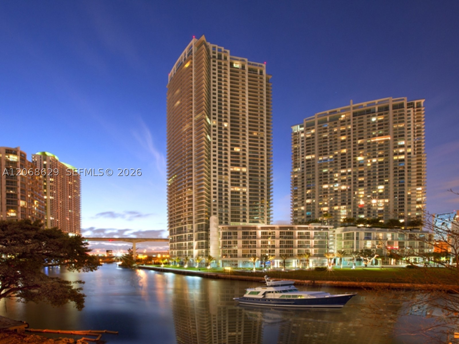 90 SW 3rd St #3802, Miami FL 33130