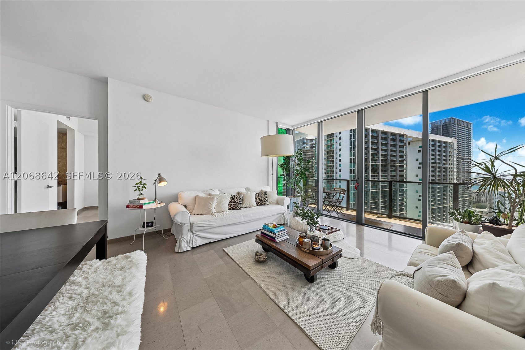 68 SE 6th St #2909, Miami FL 33131
