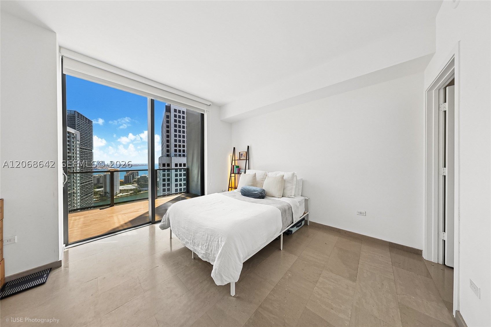 68 SE 6th St #2909, Miami FL 33131