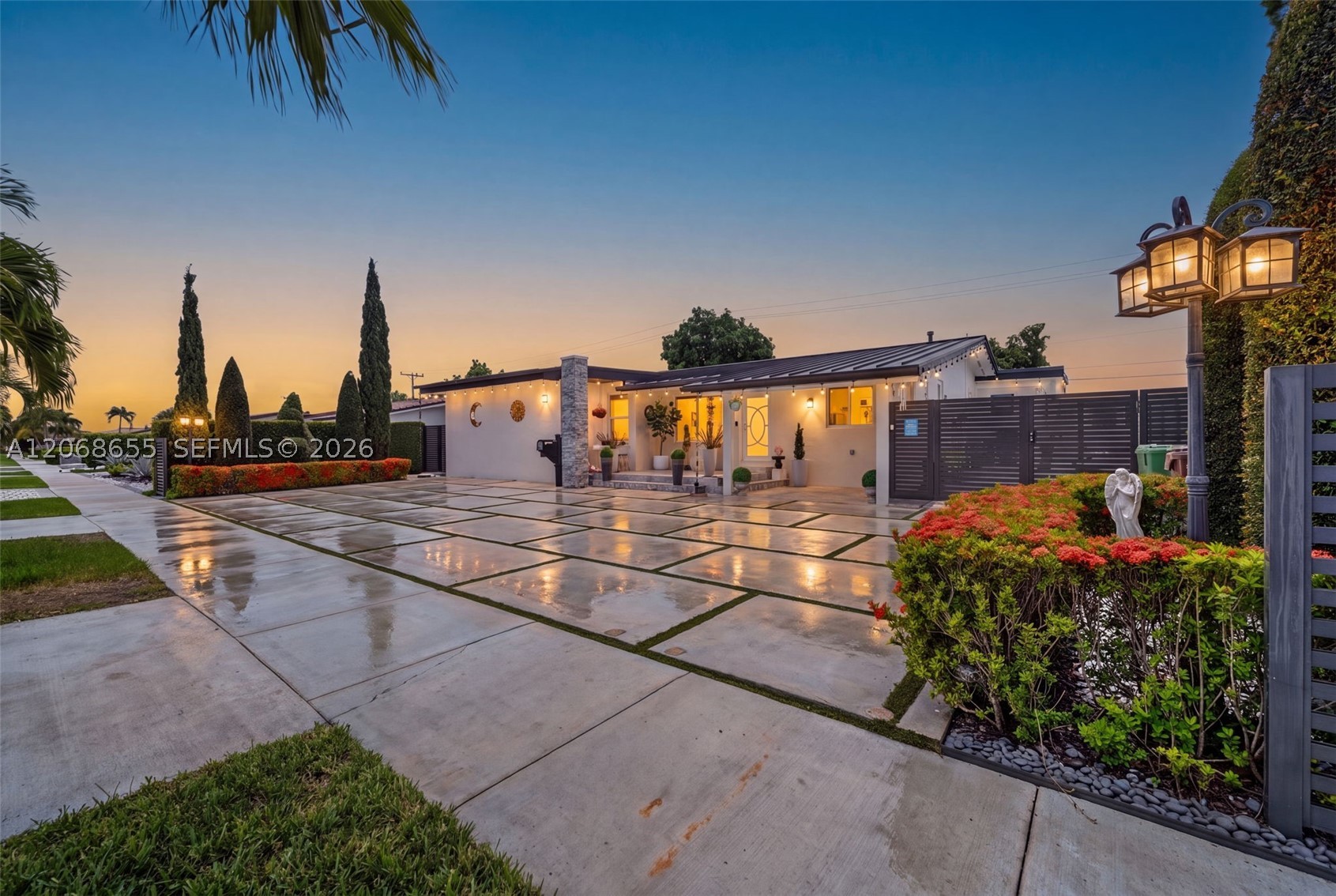 700 W 51st Pl, Hialeah FL 33012