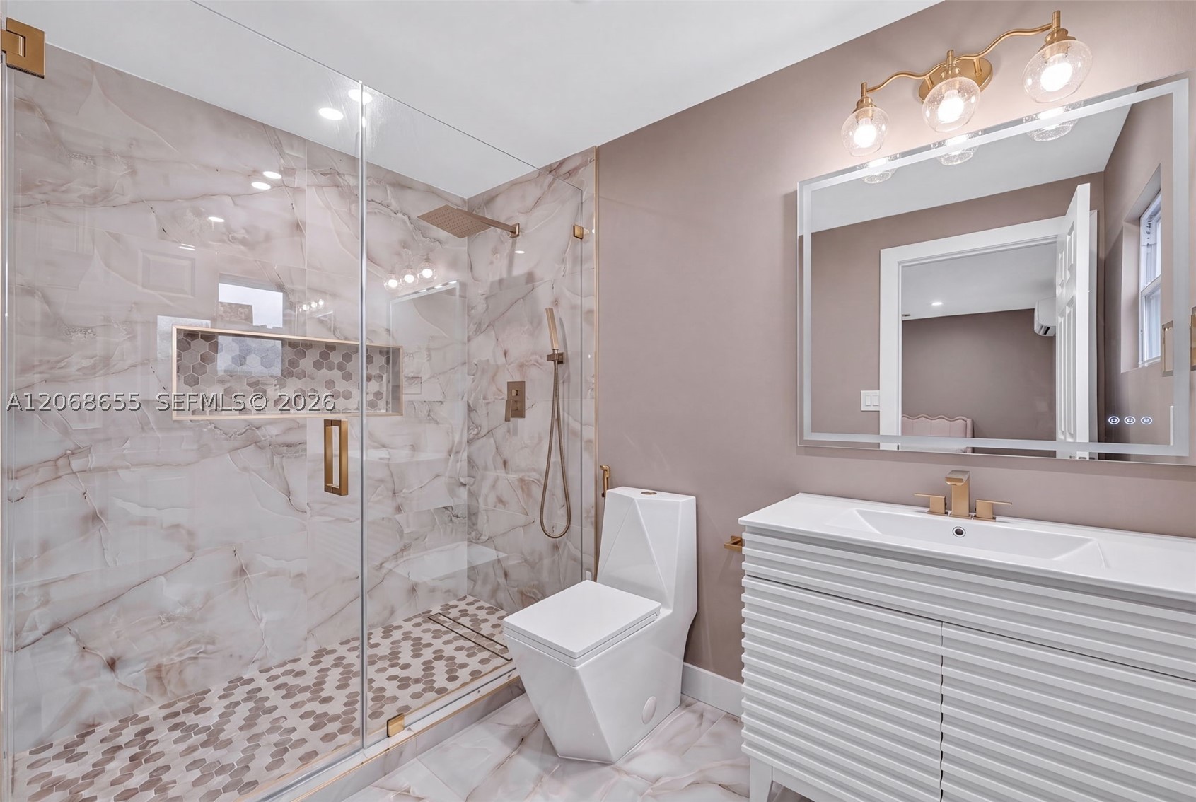 700 W 51st Pl, Hialeah FL 33012