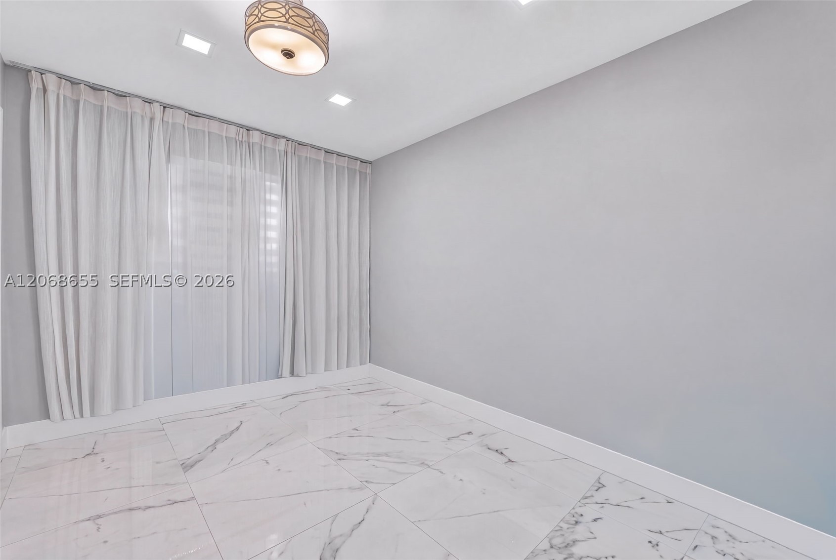 700 W 51st Pl, Hialeah FL 33012