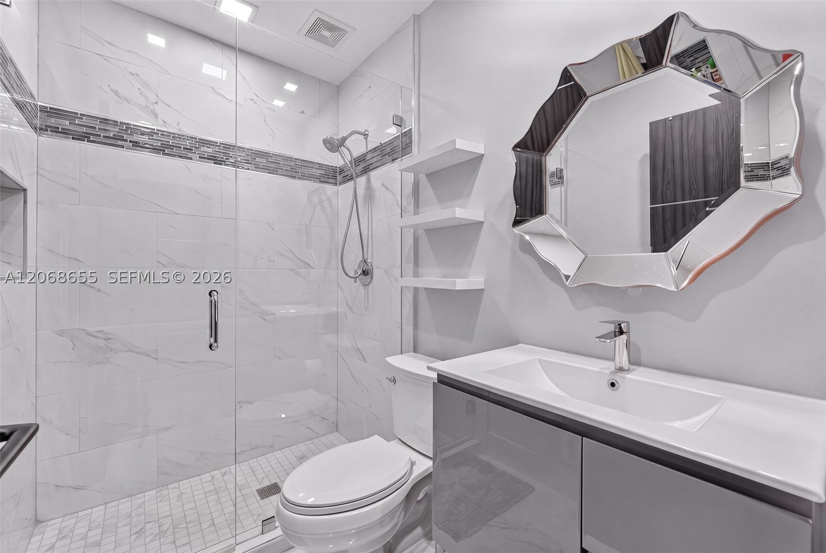 700 W 51st Pl, Hialeah FL 33012