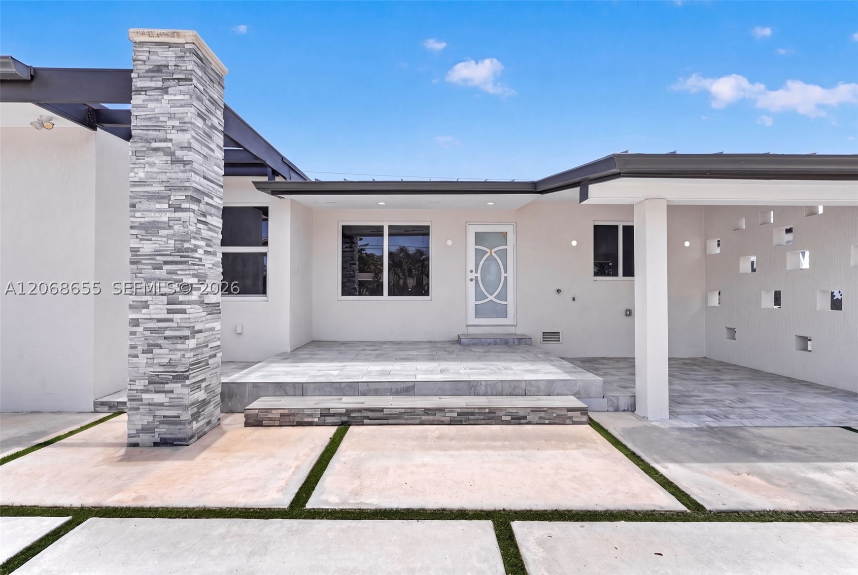 700 W 51st Pl, Hialeah FL 33012