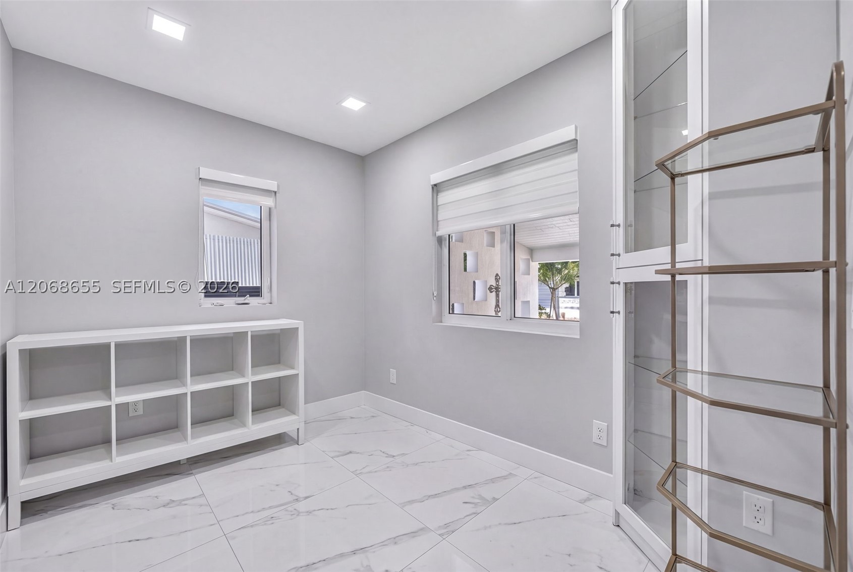700 W 51st Pl, Hialeah FL 33012
