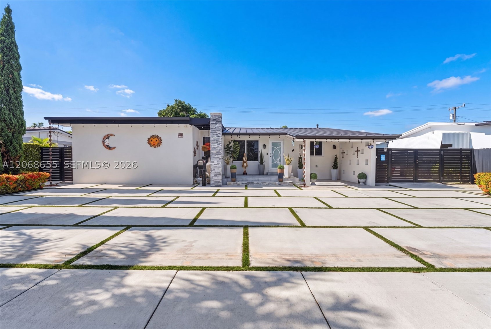 700 W 51st Pl, Hialeah FL 33012