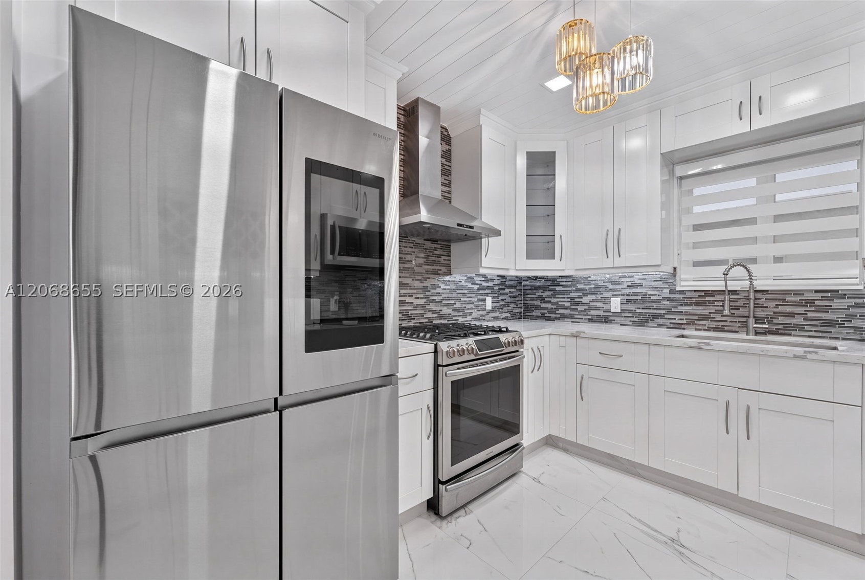 700 W 51st Pl, Hialeah FL 33012