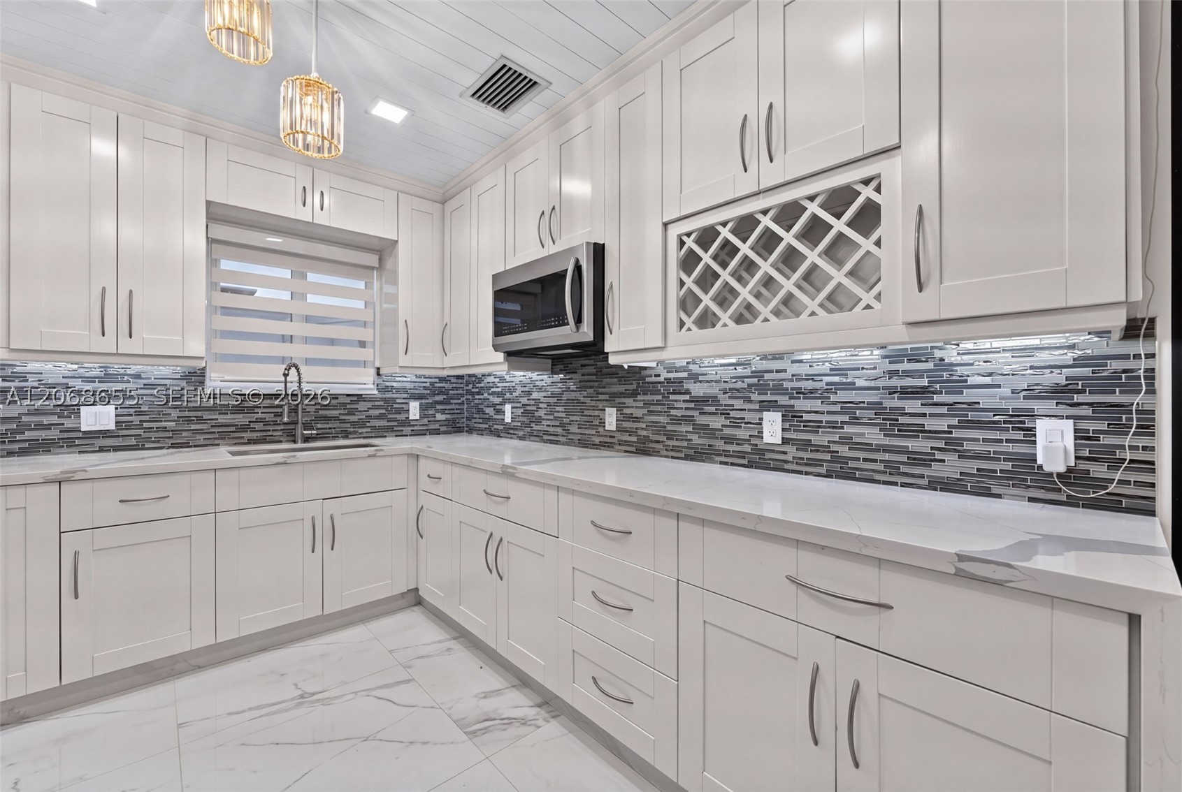 700 W 51st Pl, Hialeah FL 33012