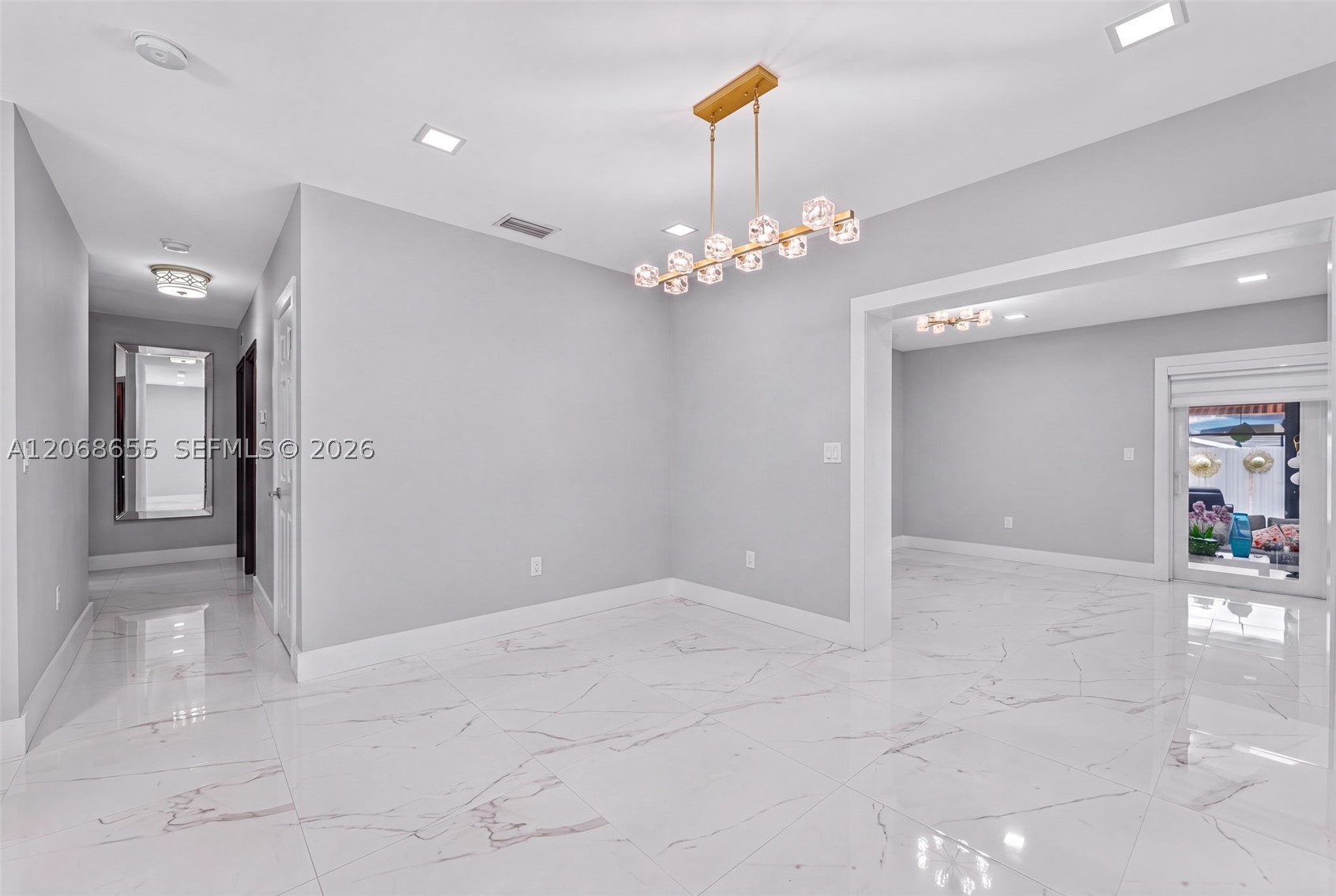 700 W 51st Pl, Hialeah FL 33012