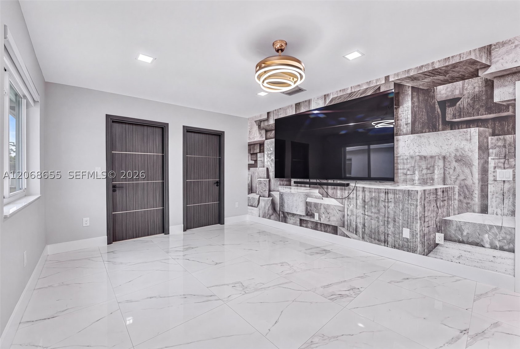 700 W 51st Pl, Hialeah FL 33012