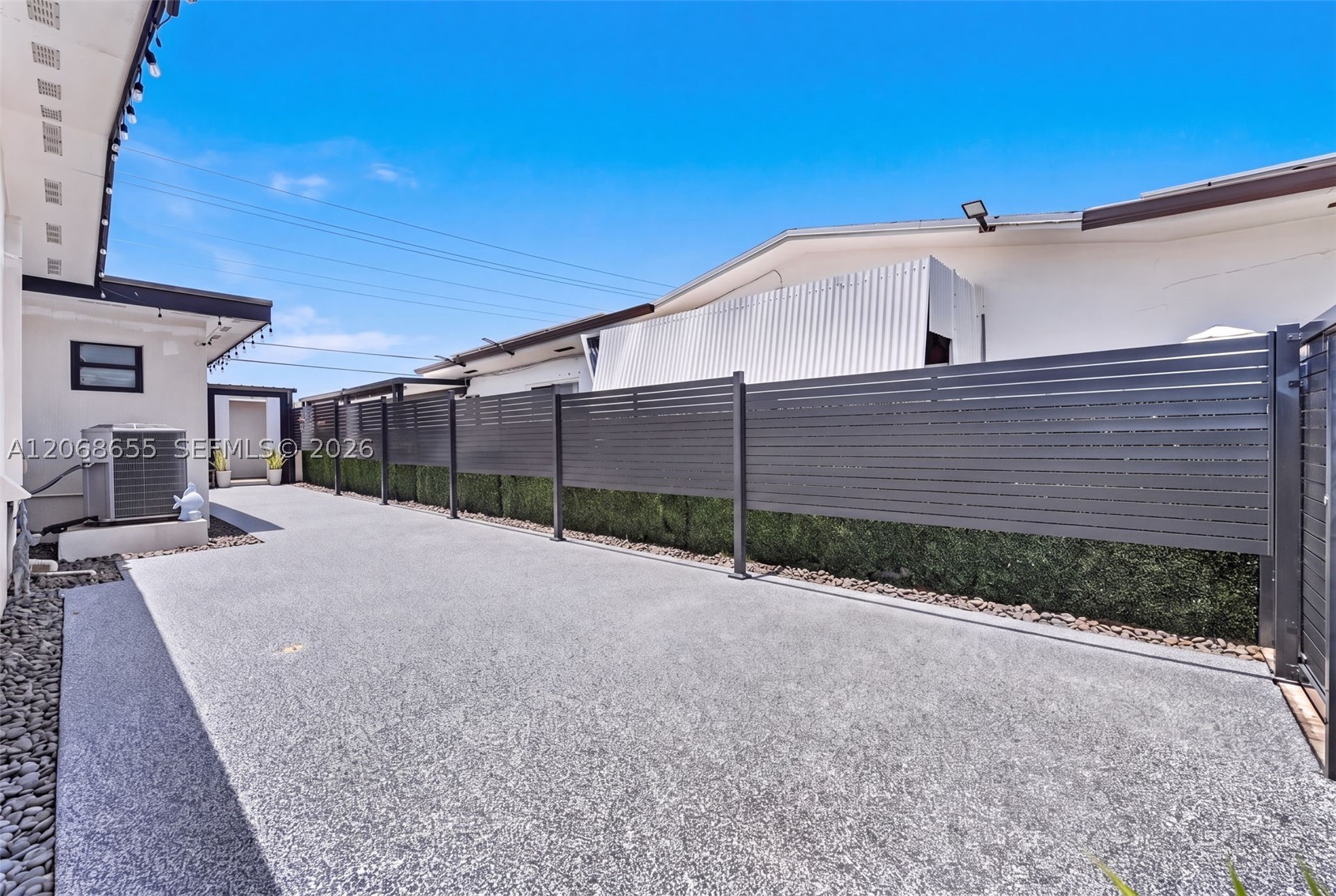 700 W 51st Pl, Hialeah FL 33012