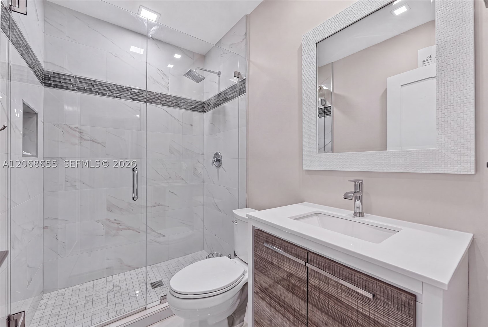700 W 51st Pl, Hialeah FL 33012