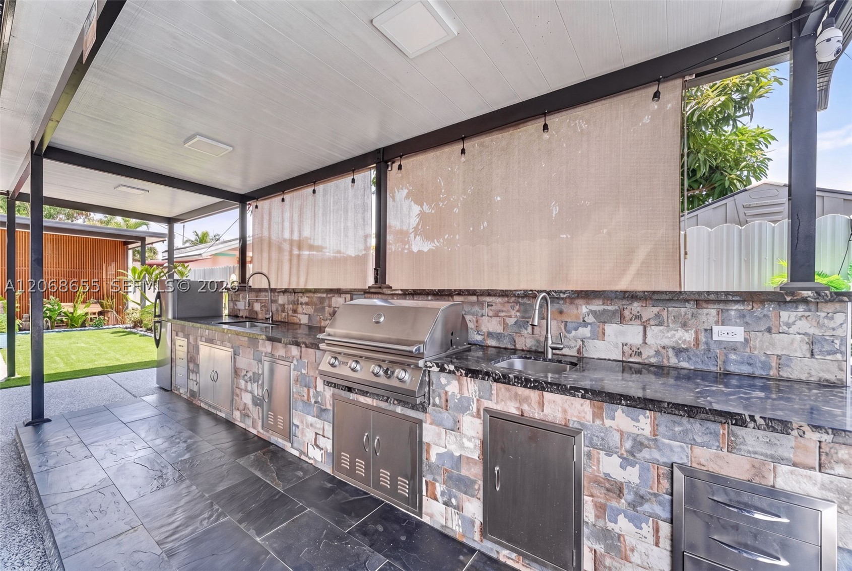 700 W 51st Pl, Hialeah FL 33012