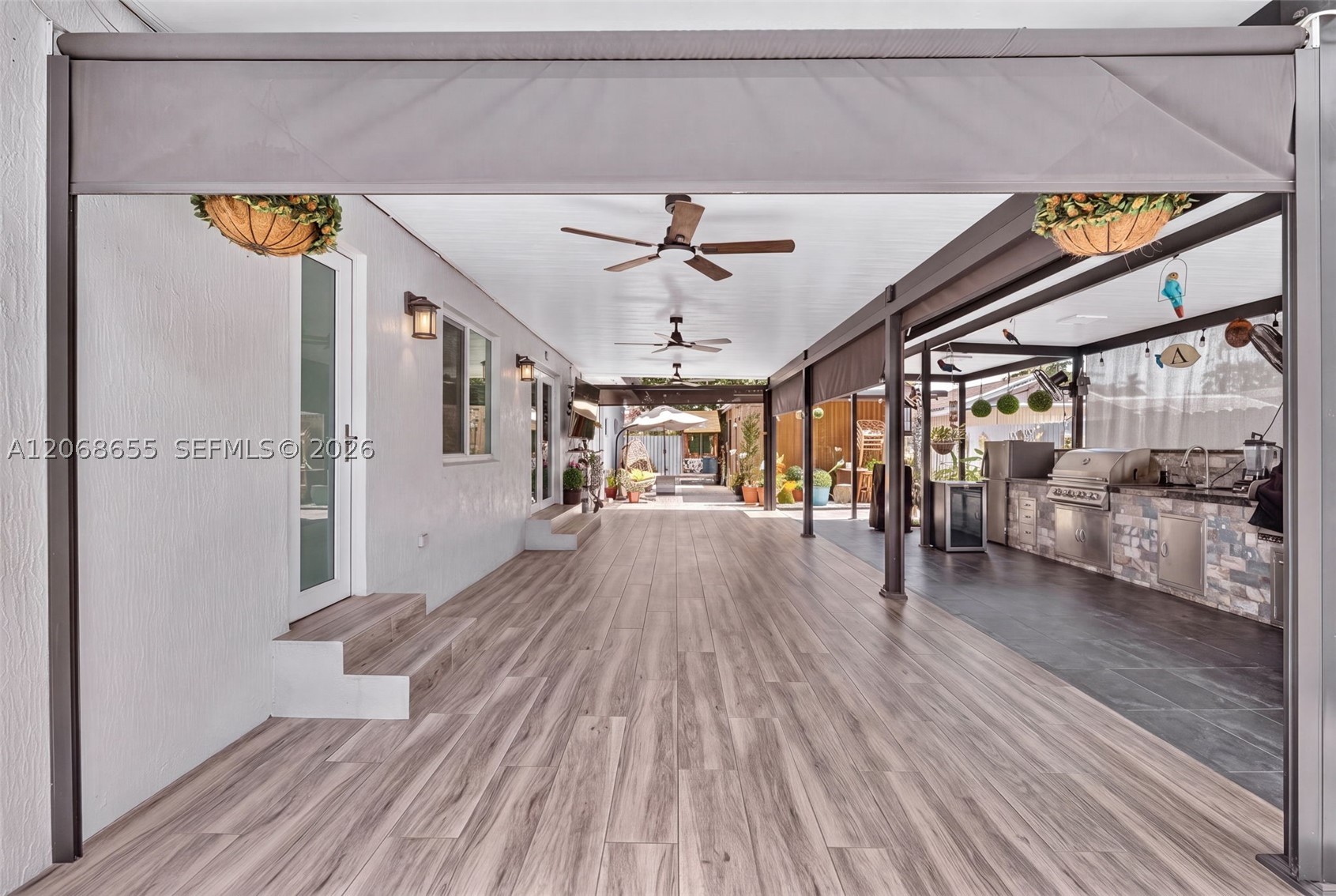700 W 51st Pl, Hialeah FL 33012
