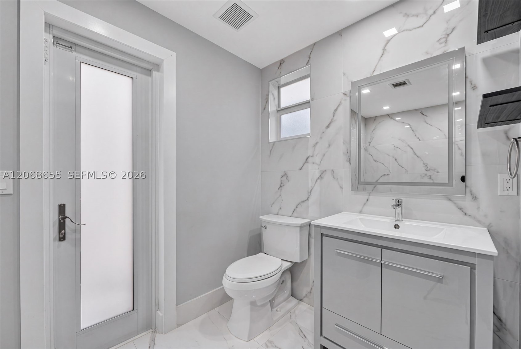 700 W 51st Pl, Hialeah FL 33012