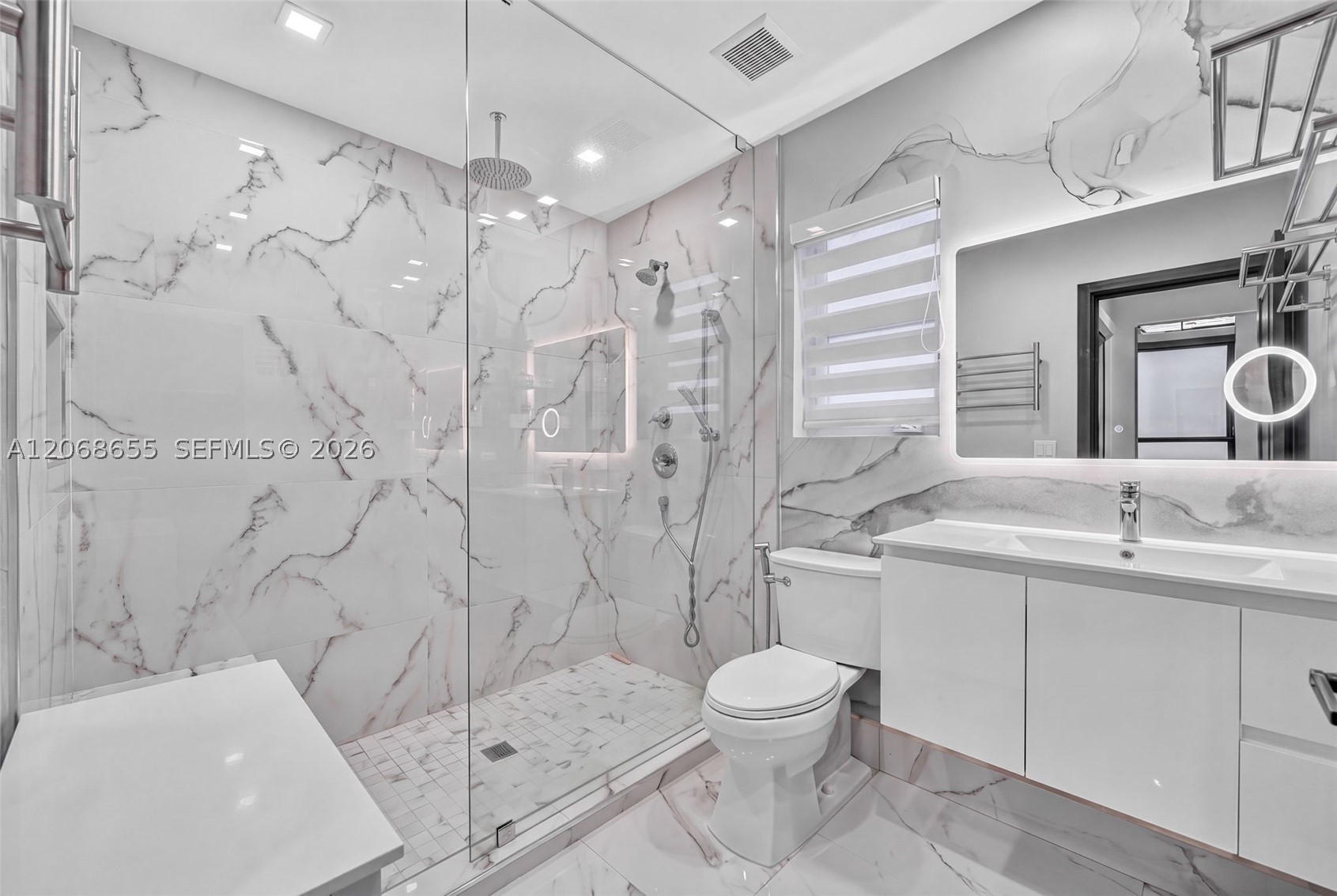 700 W 51st Pl, Hialeah FL 33012