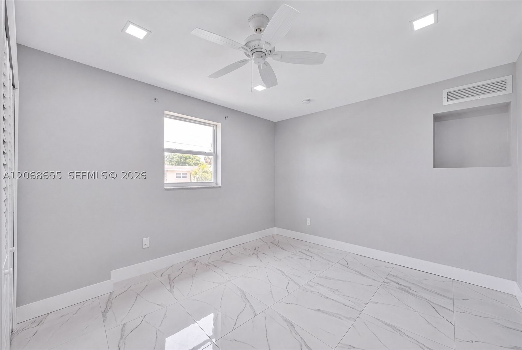 700 W 51st Pl, Hialeah FL 33012