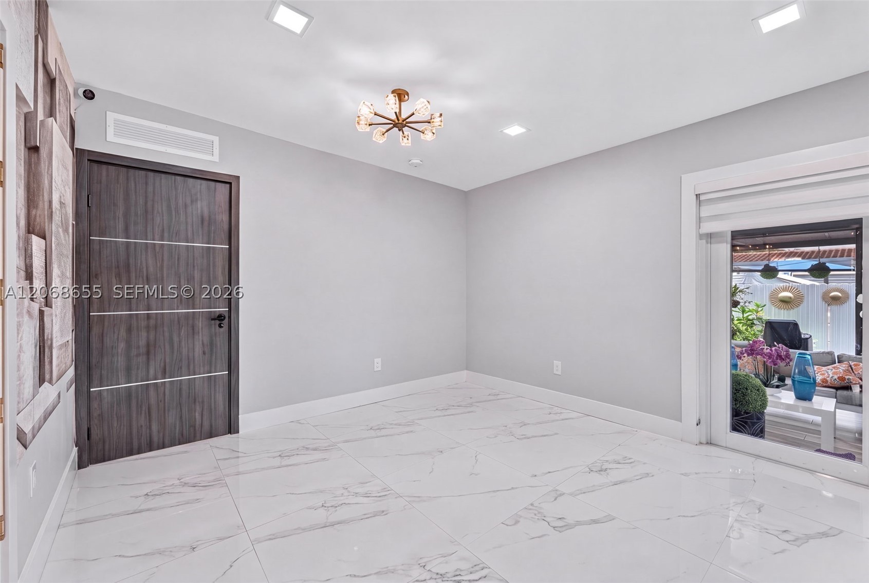 700 W 51st Pl, Hialeah FL 33012